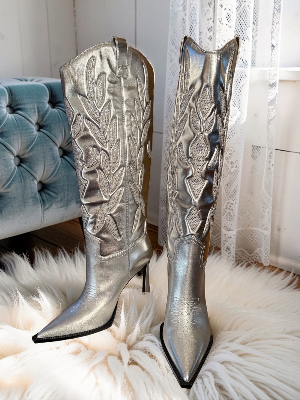 Steve Madden NWT Kinzee Quilted Metallic
Silver Heeled Cowboy Boots (SH458) - Picture 12 of 12
